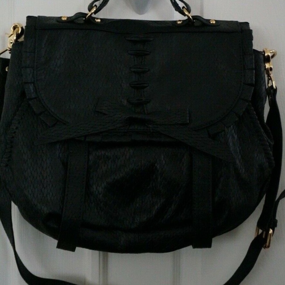 Treesji Black Leather Handbag (pre-owned)